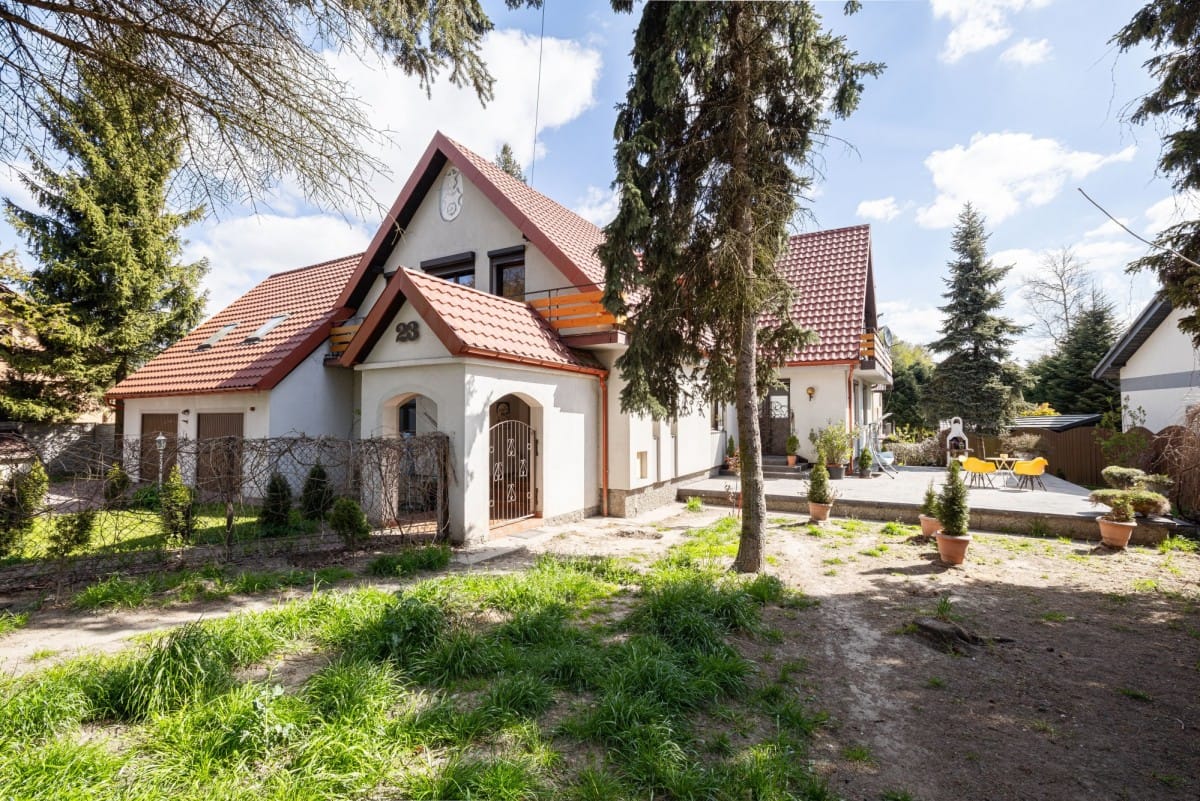Dom 9 pokojowe na Sprzedaż