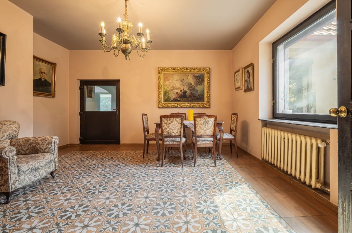 Dom 9 pokojowe na Sprzedaż