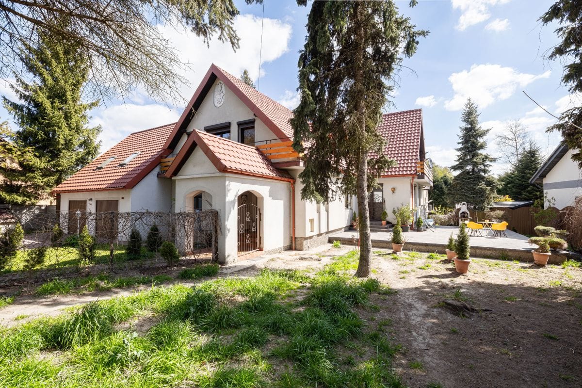 Dom 9 pokojowe na Sprzedaż
