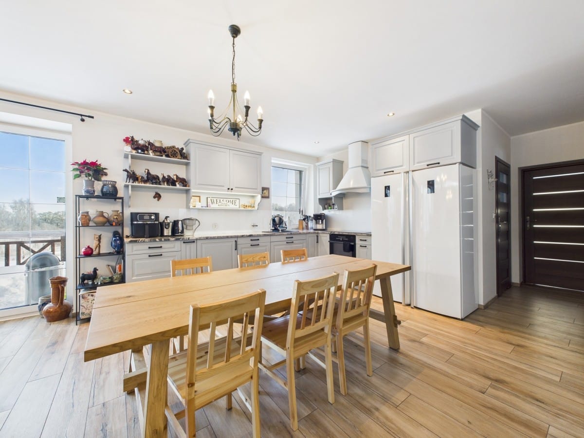 Dom 6 pokojowe na Sprzedaż