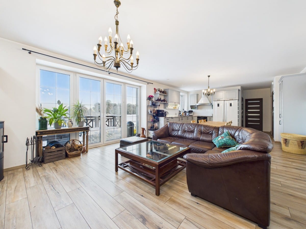 Dom 6 pokojowe na Sprzedaż