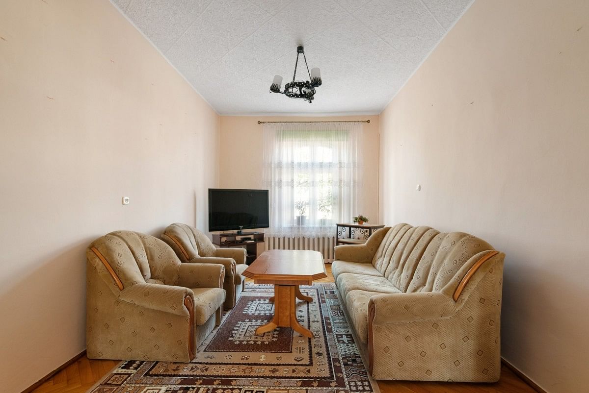 Dom 9 pokojowe na Sprzedaż