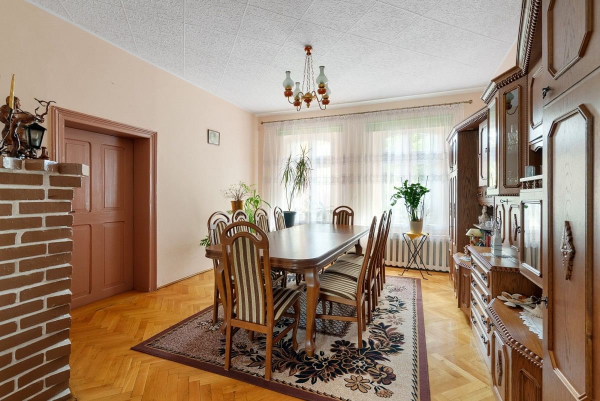 Dom 9 pokojowe na Sprzedaż