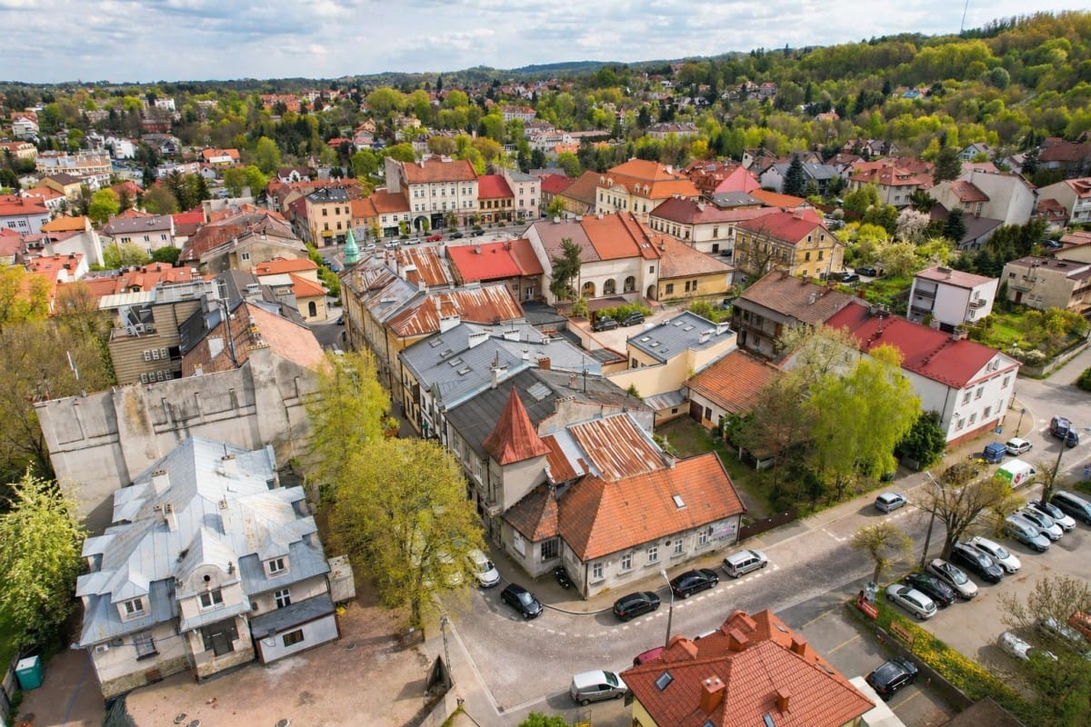 Dom 13 pokojowe na Sprzedaż