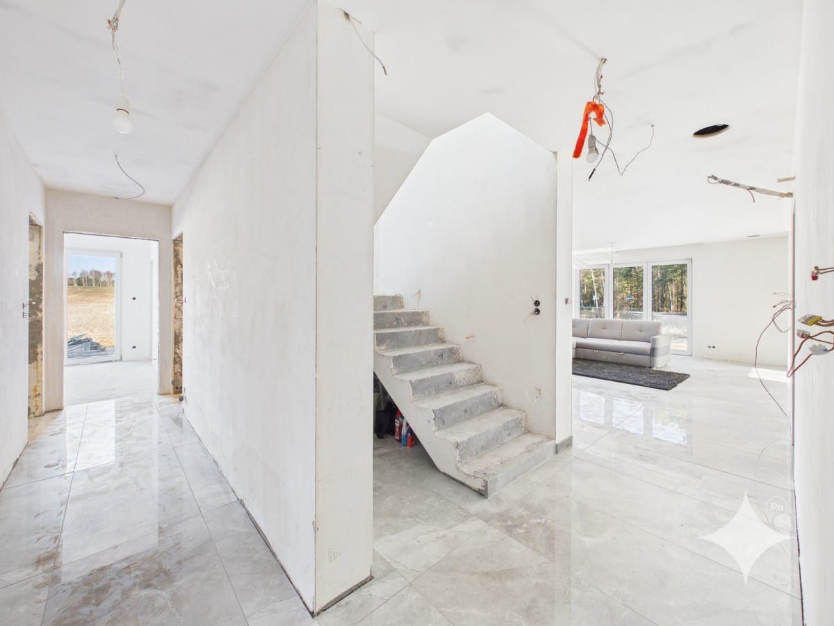 Dom 5 pokojowe na Sprzedaż