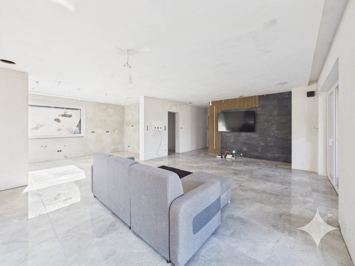 Dom 5 pokojowe na Sprzedaż