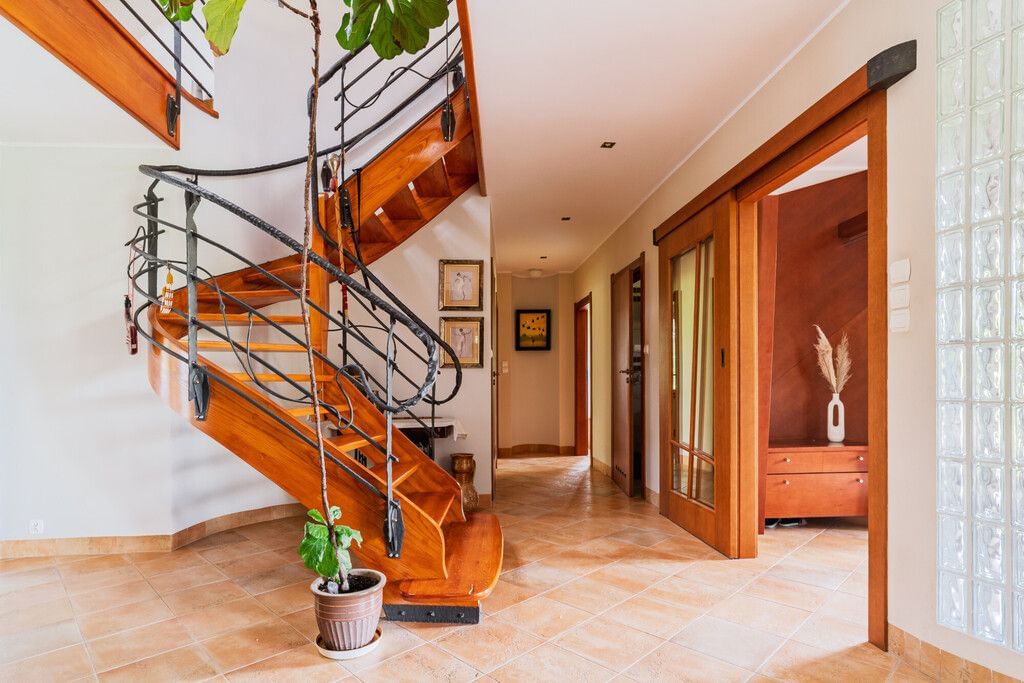 Dom 6 pokojowe na Sprzedaż