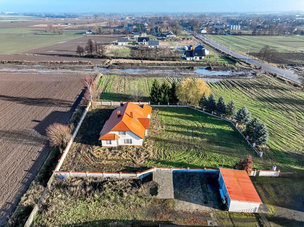 Dom 8 pokojowe na Sprzedaż