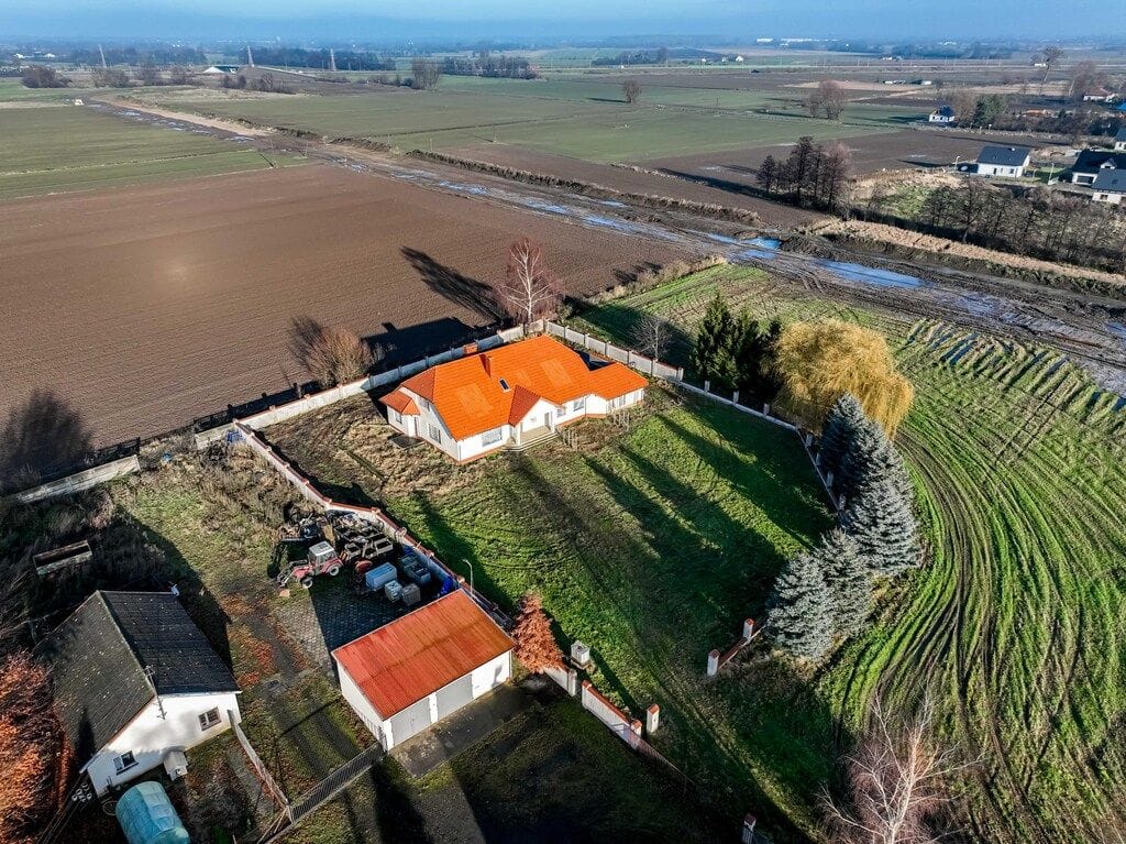 Dom 8 pokojowe na Sprzedaż