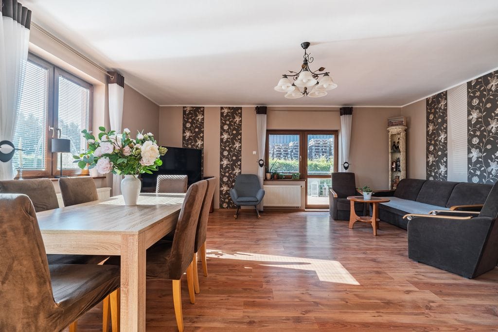 Dom 4 pokojowe na Sprzedaż