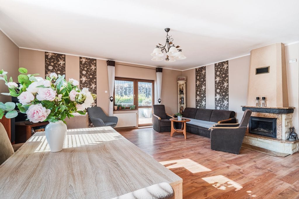 Dom 4 pokojowe na Sprzedaż