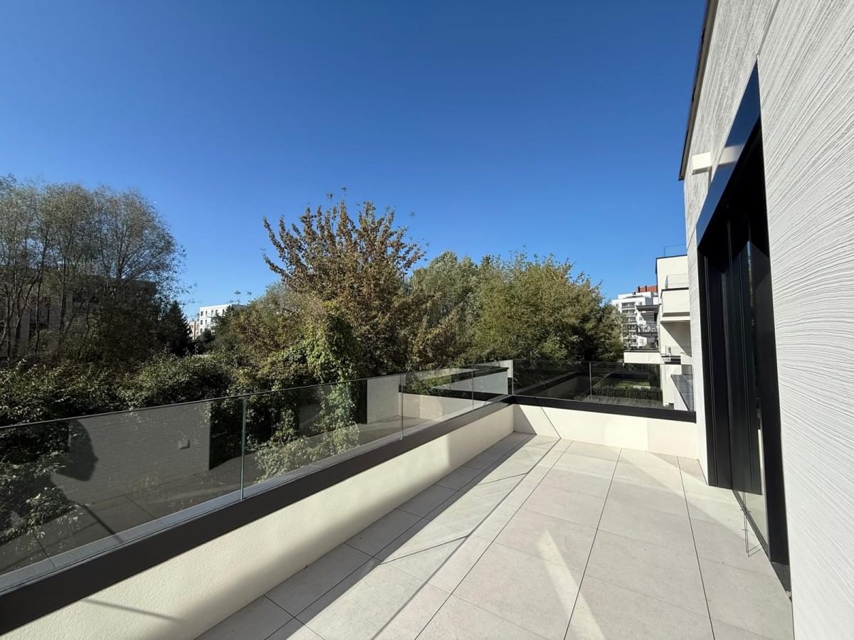 Mieszkanie 4 pokojowe na Sprzedaż