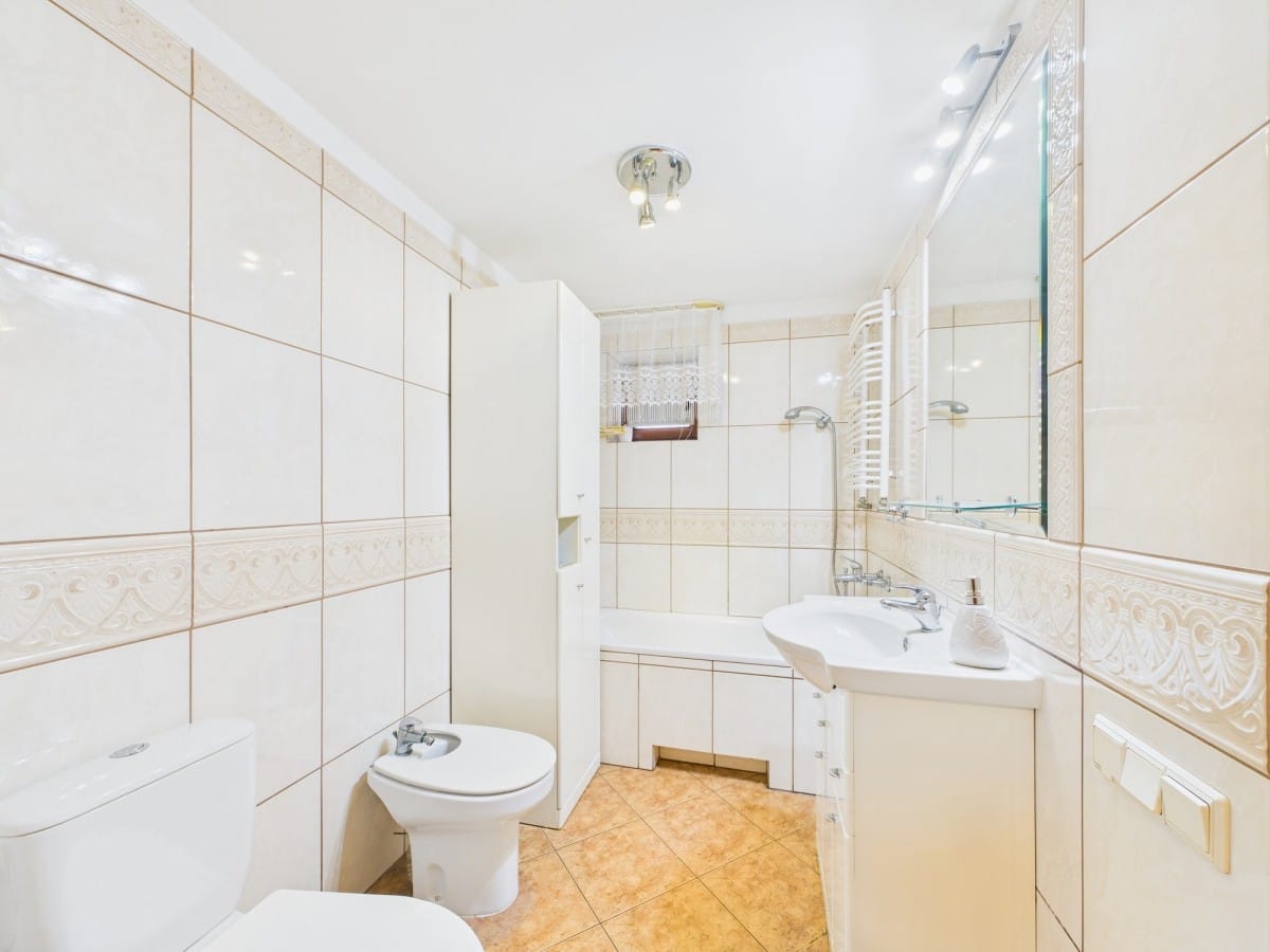 Dom 6 pokojowe na Sprzedaż