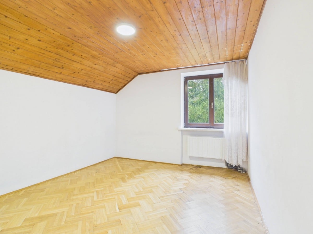 Dom 8 pokojowe na Sprzedaż