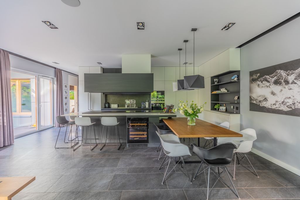 Mieszkanie 4 pokojowe na Sprzedaż