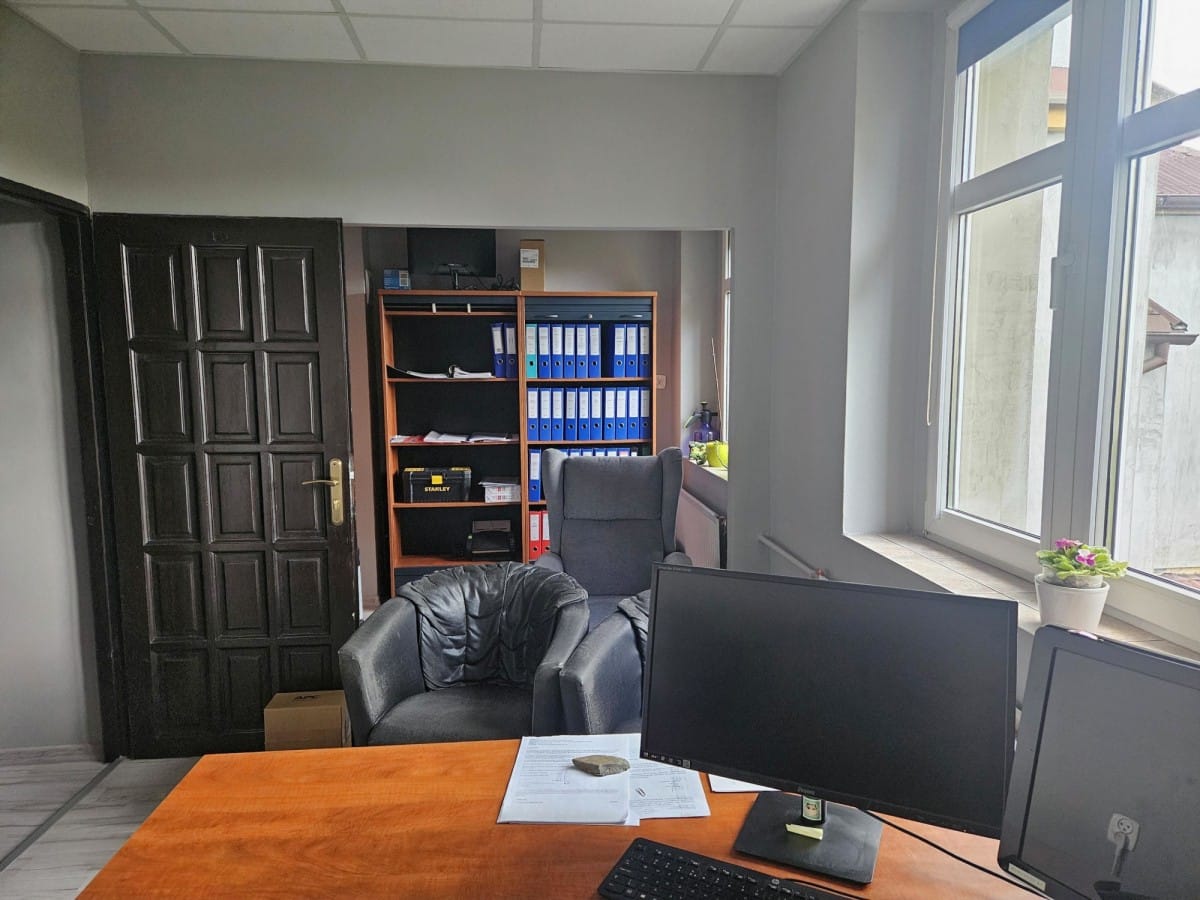 Lokal użytkowy  pokojowe na Sprzedaż