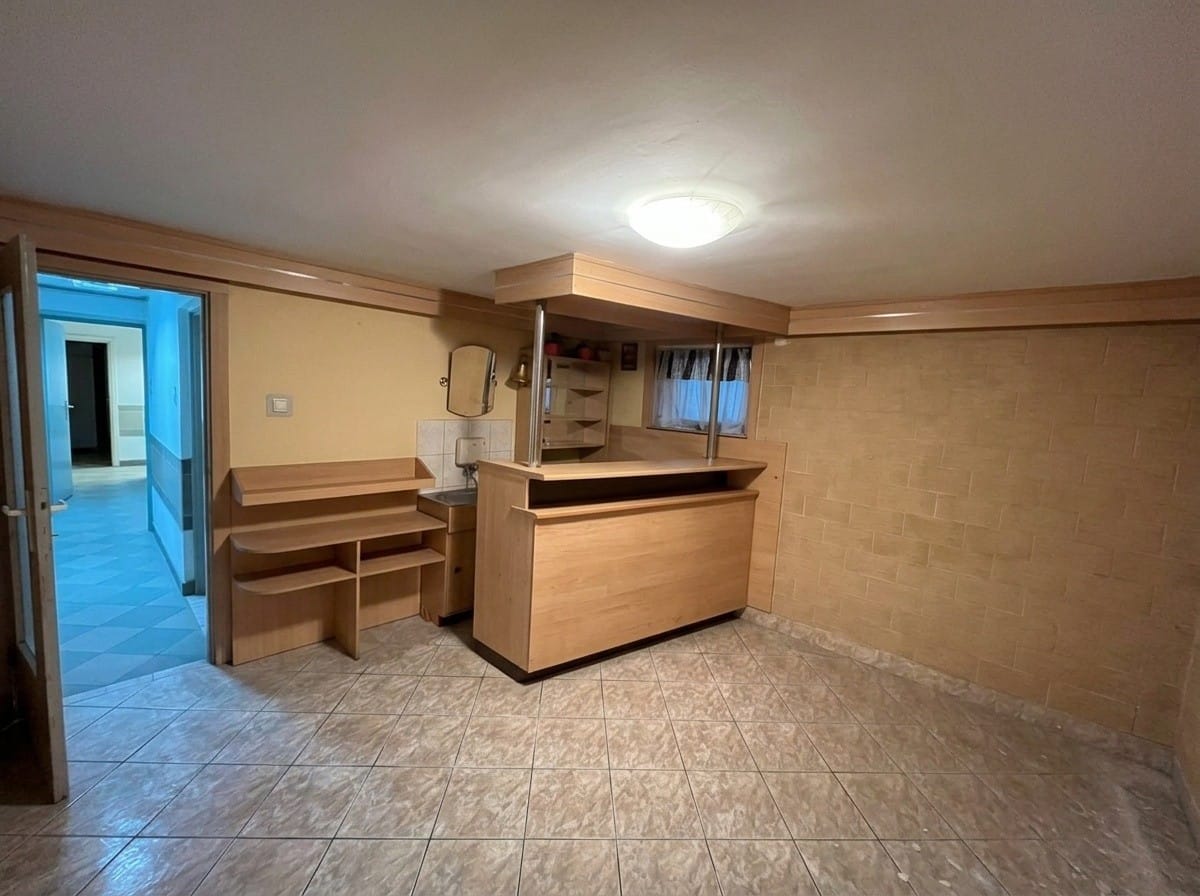 Dom 30 pokojowe na Sprzedaż
