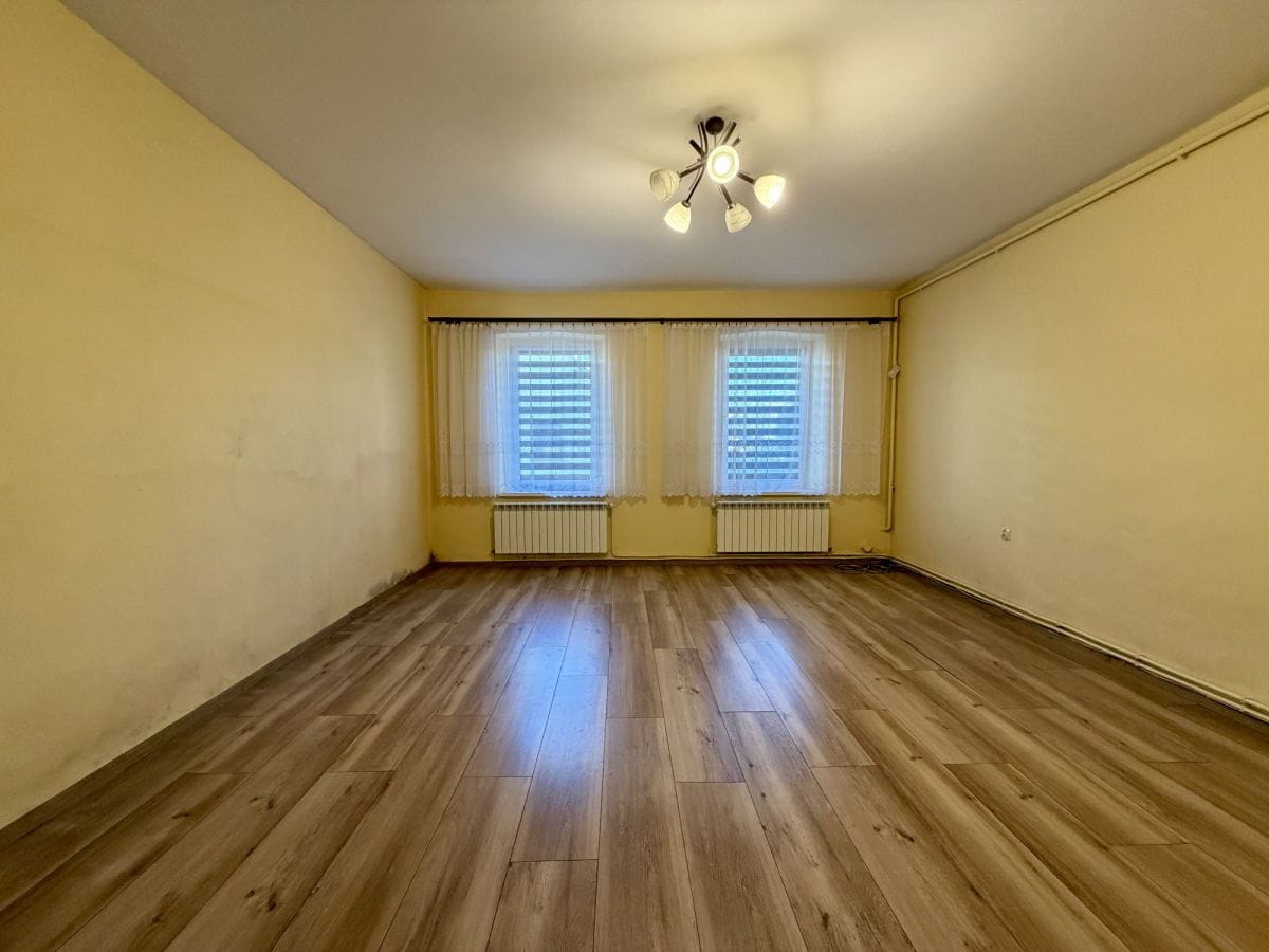 Dom 9 pokojowe na Sprzedaż