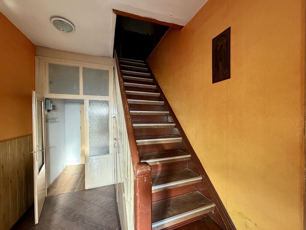 Dom 9 pokojowe na Sprzedaż