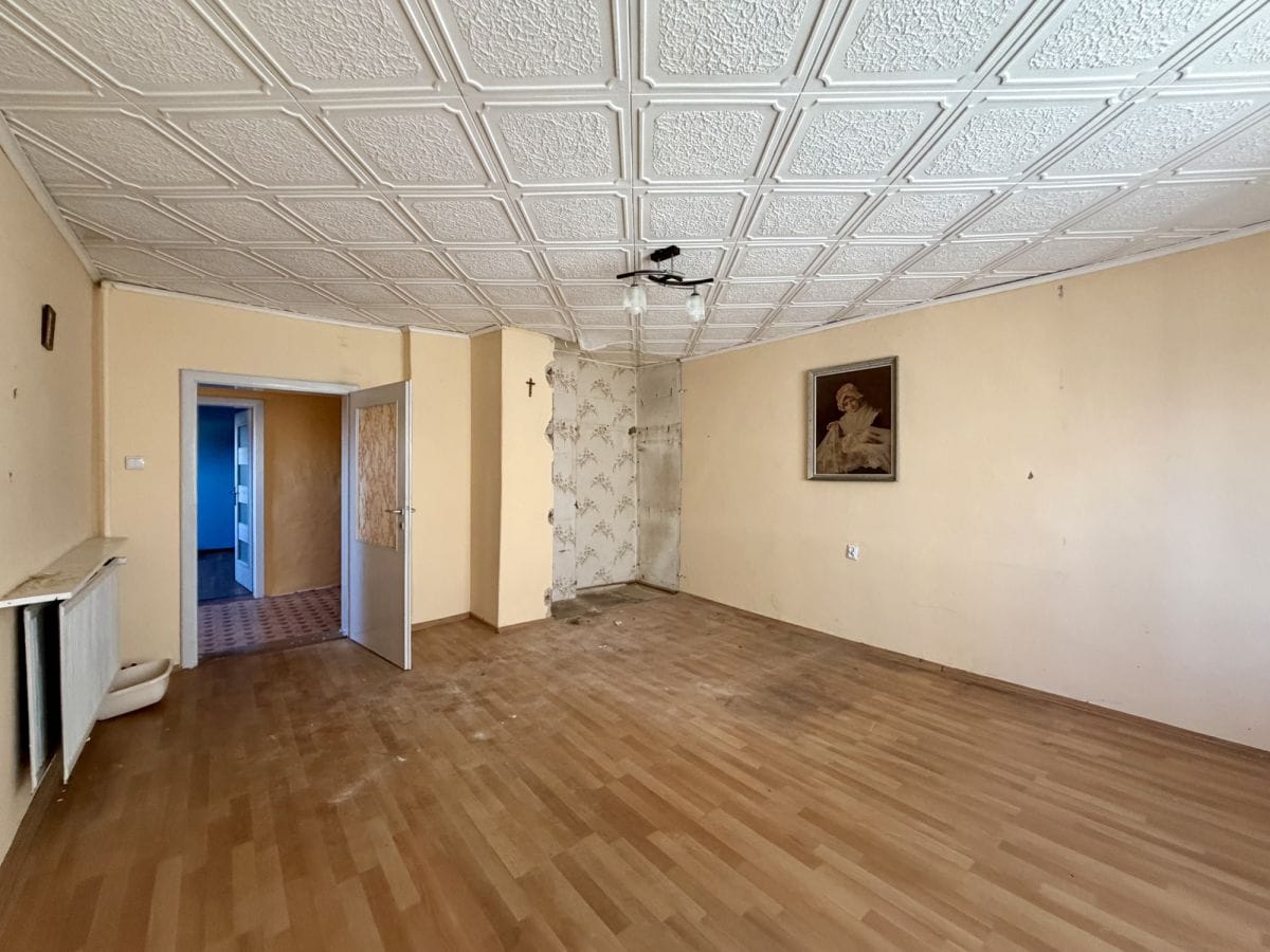 Dom 9 pokojowe na Sprzedaż