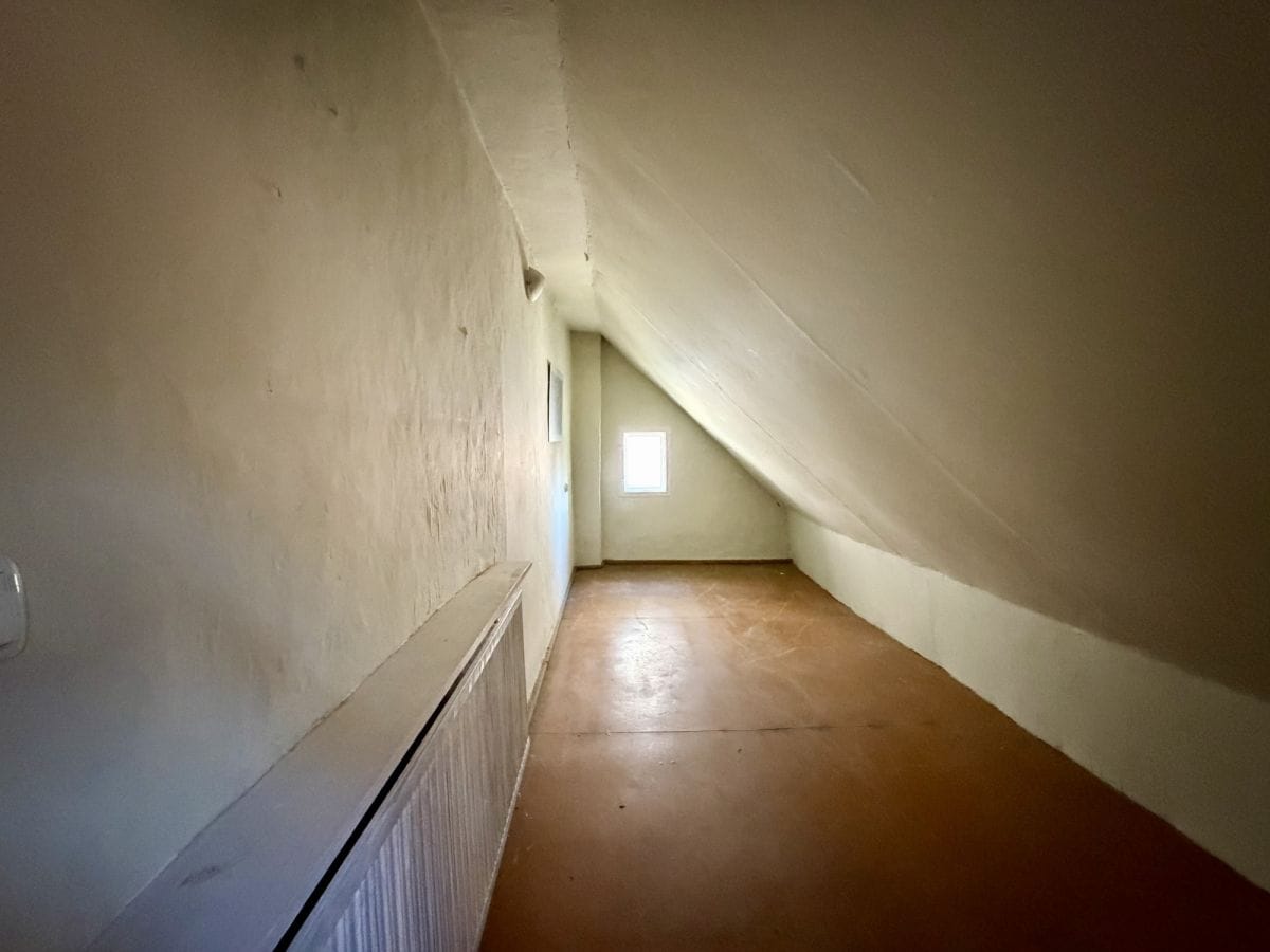 Dom 9 pokojowe na Sprzedaż