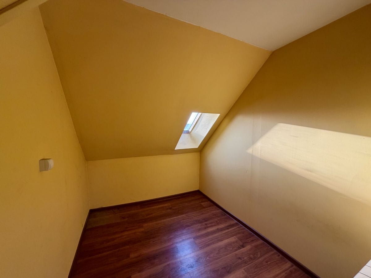 Dom 9 pokojowe na Sprzedaż