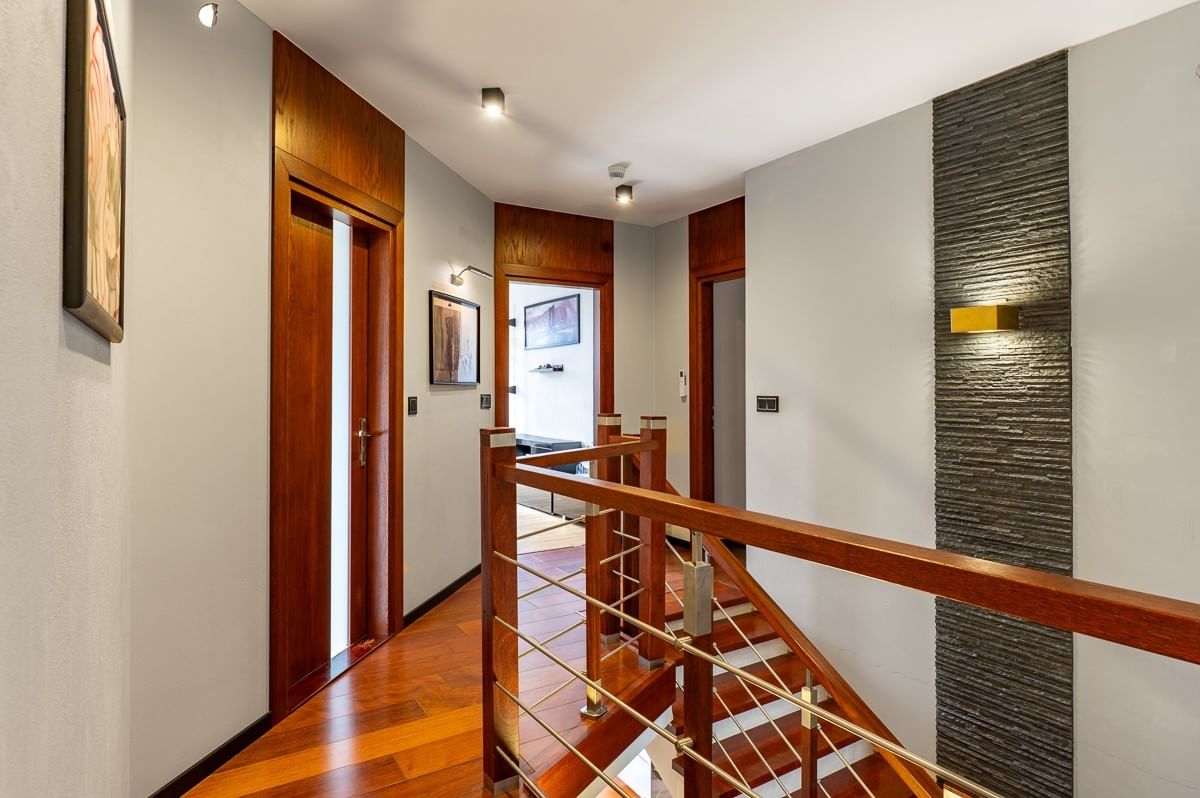 Dom 5 pokojowe na Sprzedaż