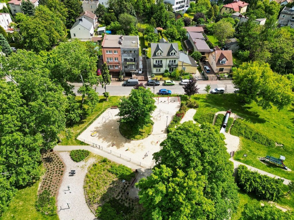 Dom 9 pokojowe na Sprzedaż