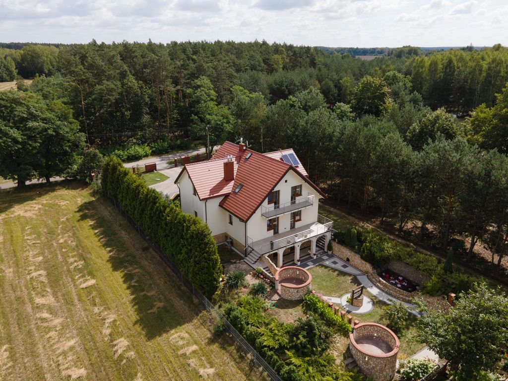 Dom 8 pokojowe na Sprzedaż