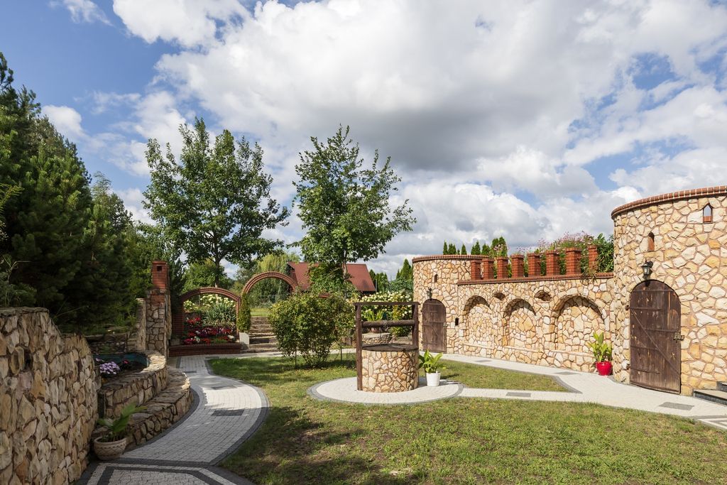 Dom 8 pokojowe na Sprzedaż