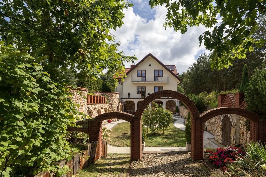 Dom 8 pokojowe na Sprzedaż