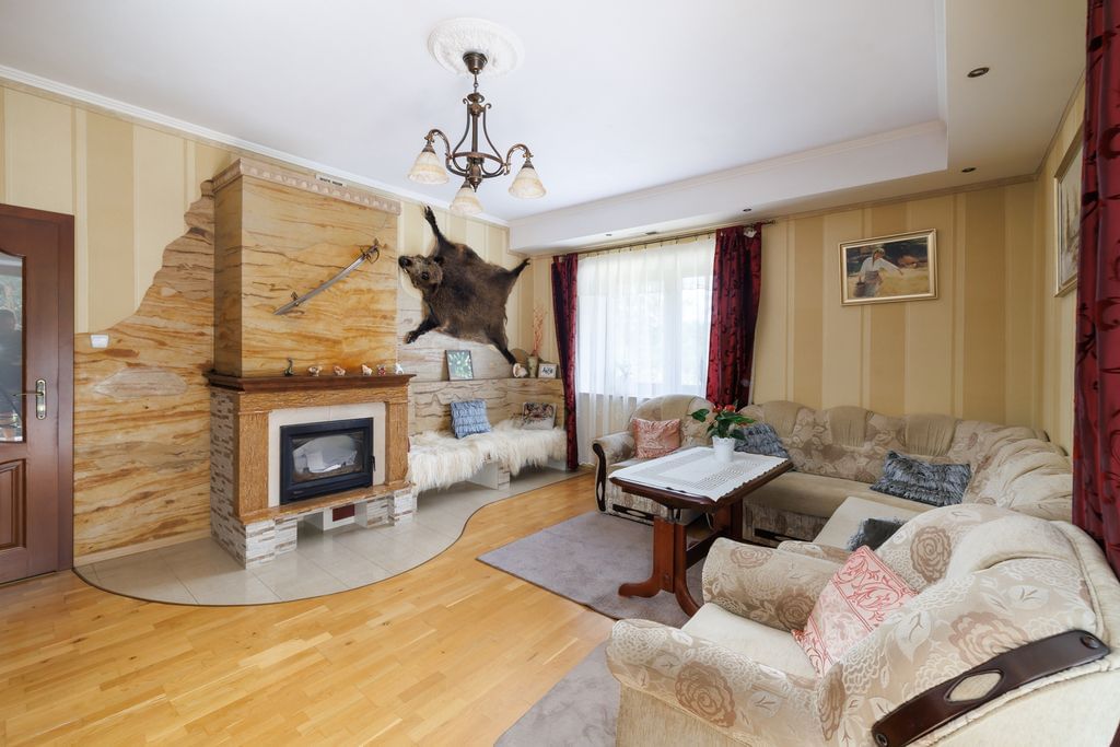 Dom 8 pokojowe na Sprzedaż