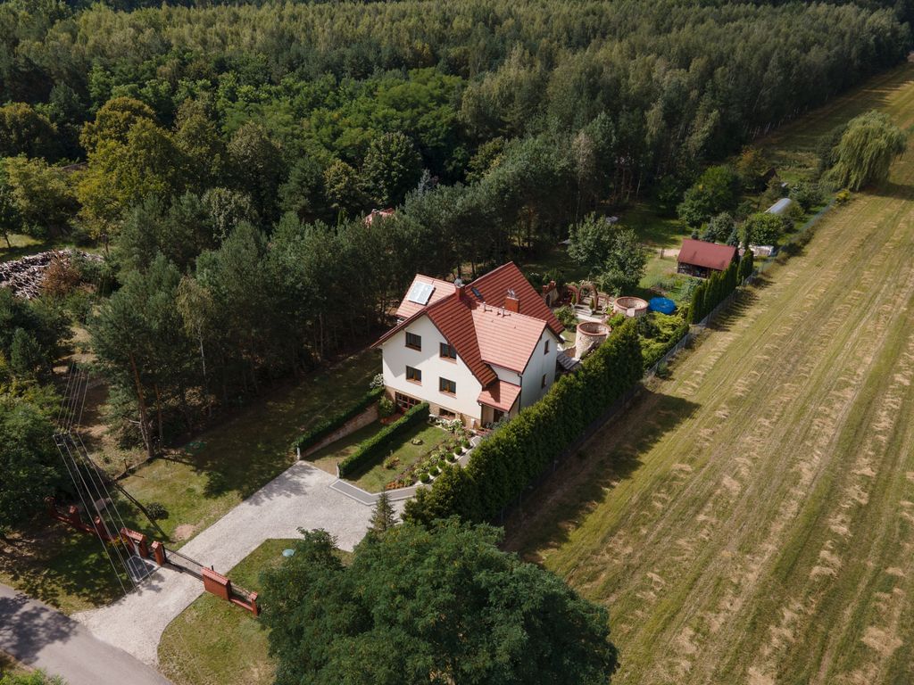 Dom 8 pokojowe na Sprzedaż