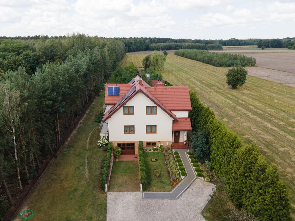 Dom 8 pokojowe na Sprzedaż