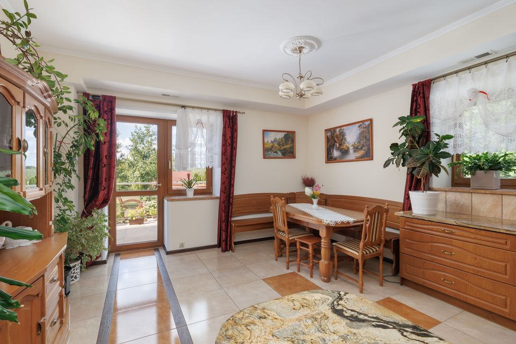 Dom 8 pokojowe na Sprzedaż