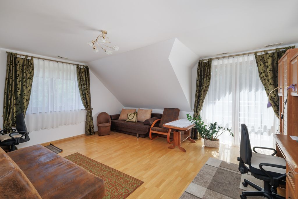 Dom 8 pokojowe na Sprzedaż