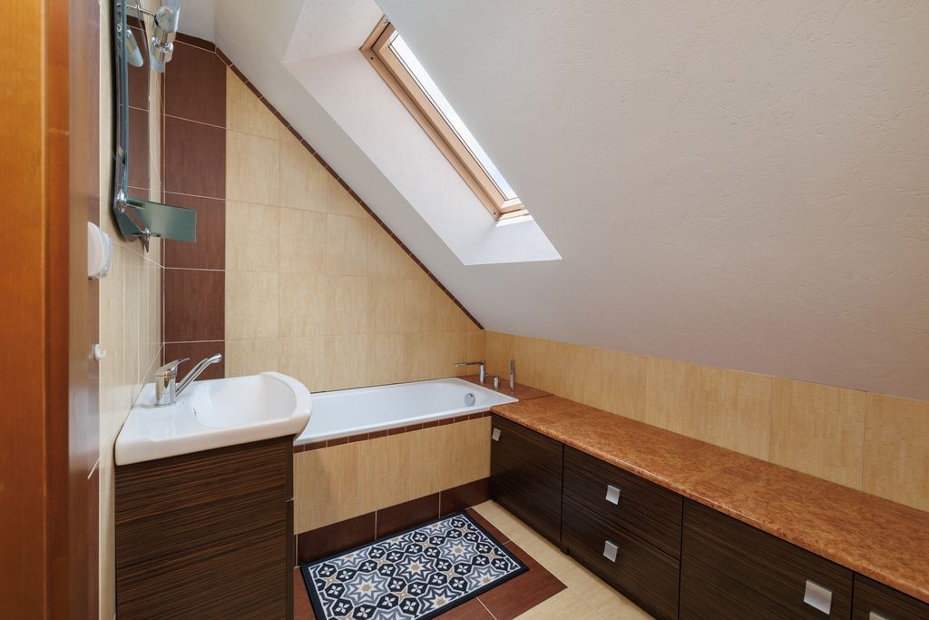 Dom 8 pokojowe na Sprzedaż