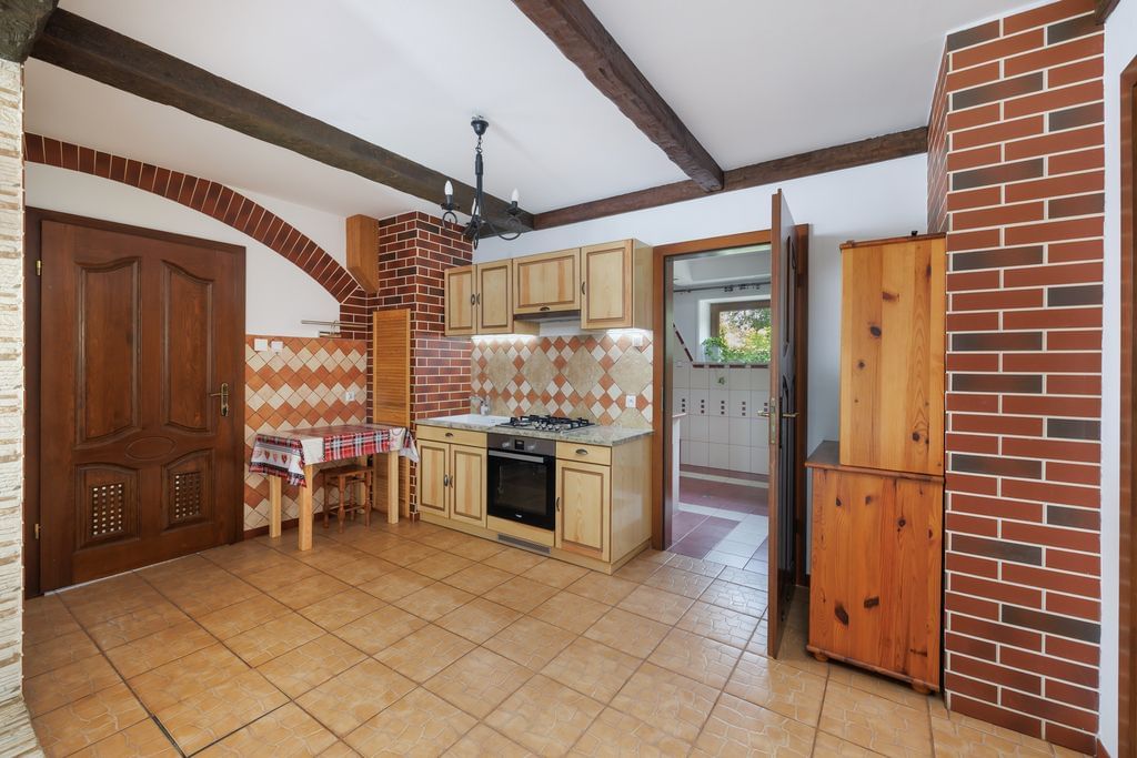 Dom 8 pokojowe na Sprzedaż