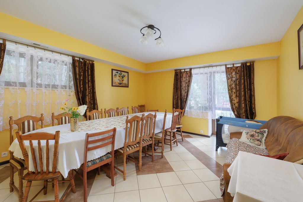 Dom 8 pokojowe na Sprzedaż