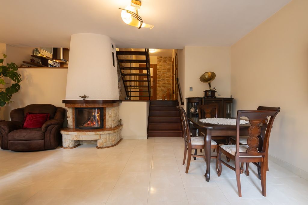 Dom 6 pokojowe na Sprzedaż