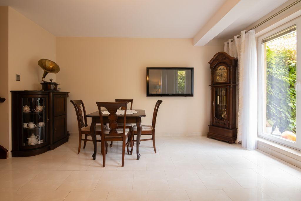 Dom 6 pokojowe na Sprzedaż