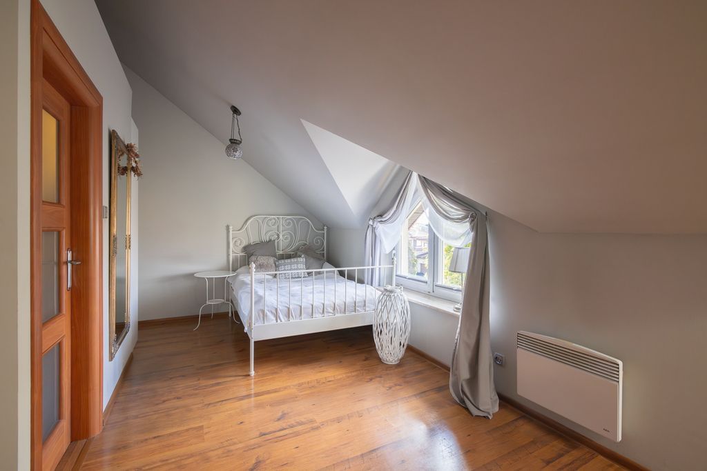 Dom 6 pokojowe na Sprzedaż