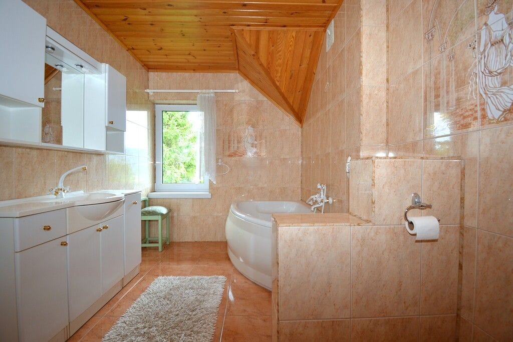 Dom 6 pokojowe na Sprzedaż