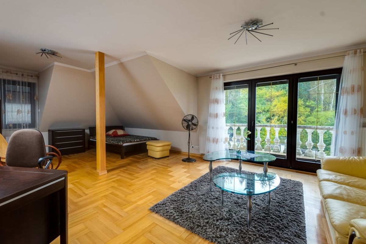 Dom 8 pokojowe na Sprzedaż