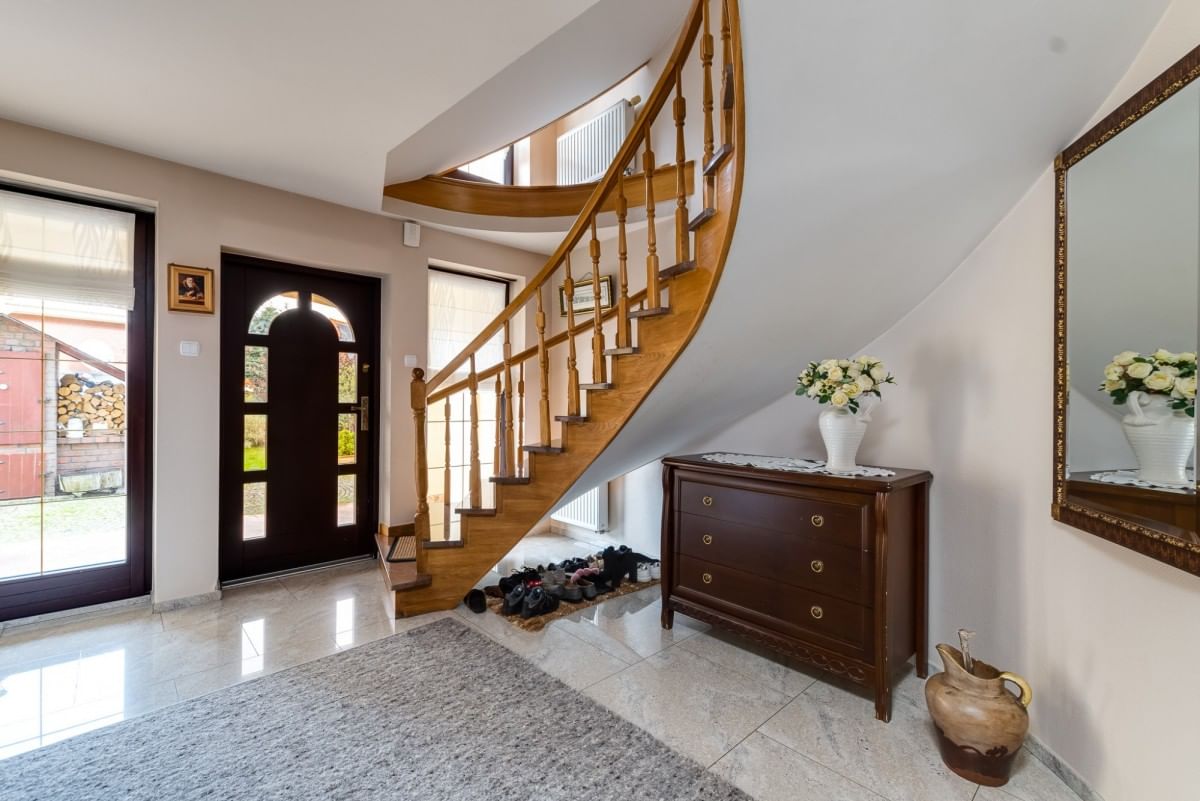 Dom 8 pokojowe na Sprzedaż