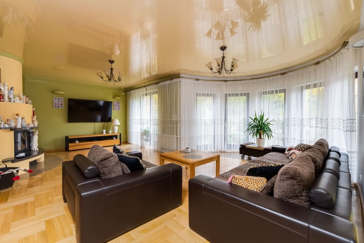 Dom 8 pokojowe na Sprzedaż