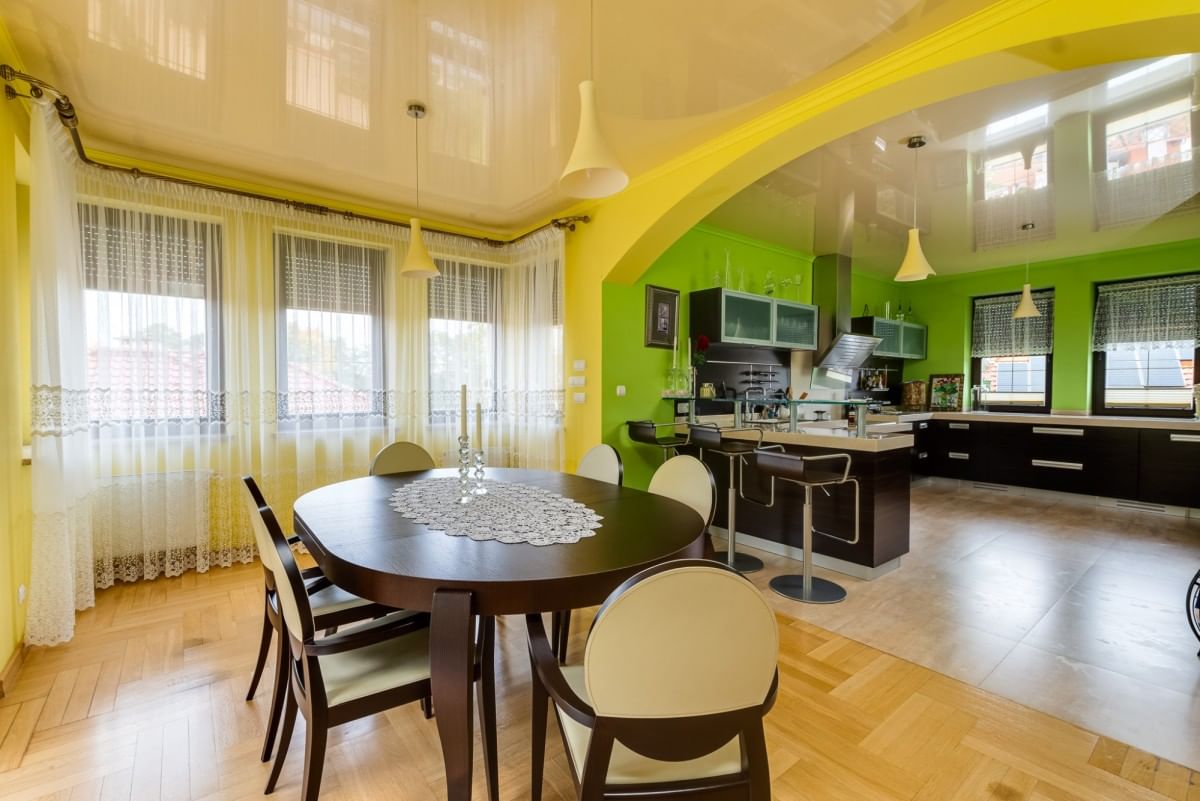 Dom 8 pokojowe na Sprzedaż