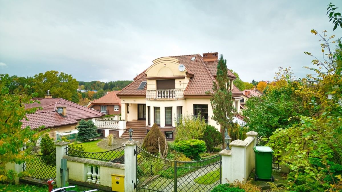 Dom 8 pokojowe na Sprzedaż