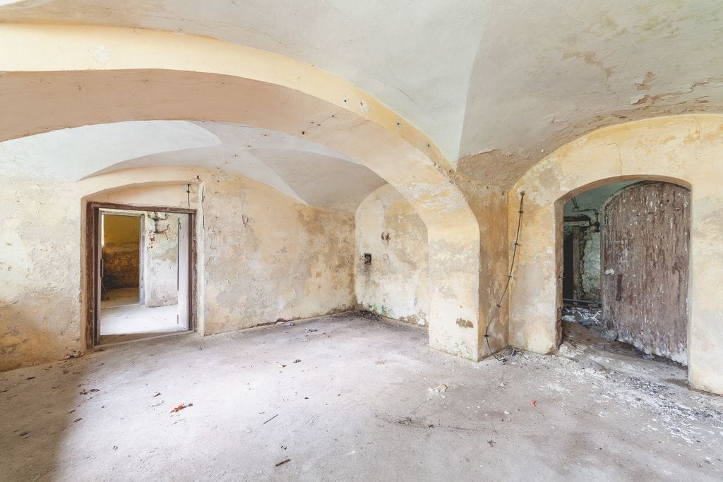 Dom 12 pokojowe na Sprzedaż