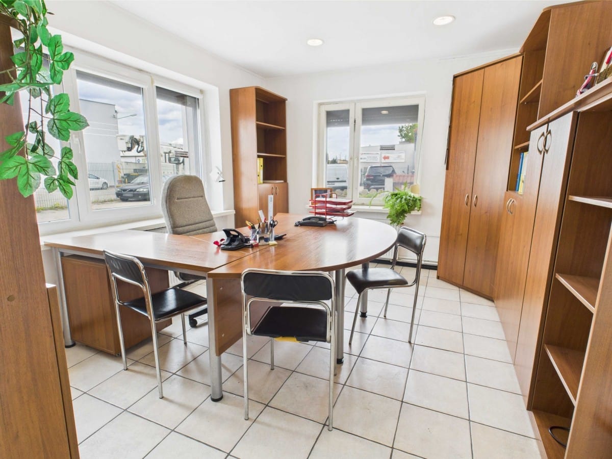 Lokal użytkowy  pokojowe na Sprzedaż